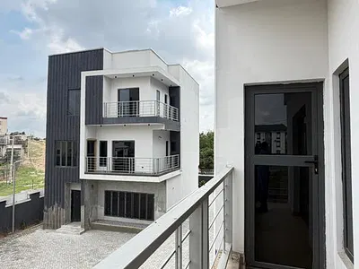 5 Bedoom Smarthouse with BQ