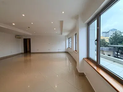High End Sophisticated 4 Bedrooms Apartment