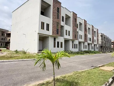 5-Bed Terrace Duplex Golf Estate