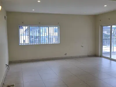 Large-Size 2 Bedroom Flat with a Staff Room