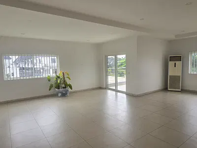 Large-Size 2 Bedroom Flat with a Staff Room