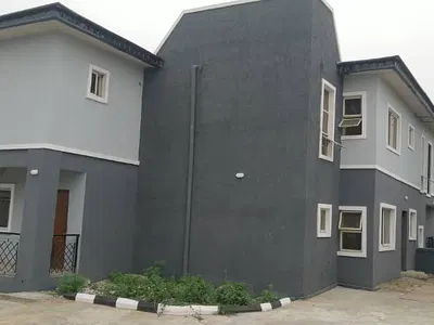 Newly Renovated 4 Bedrooms Semi-Detached Duplex with Ample Parking Spa