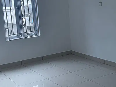 Sharp 3 Bedroom Flat