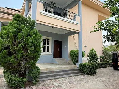 4 Bedroom Semi Detached House