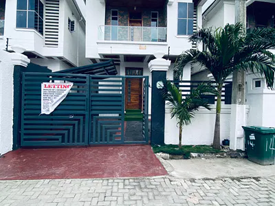 A Very Spacious 4 Bedrooms Fully Detached Duplex with BQ