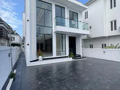 5 Bedroom Detached