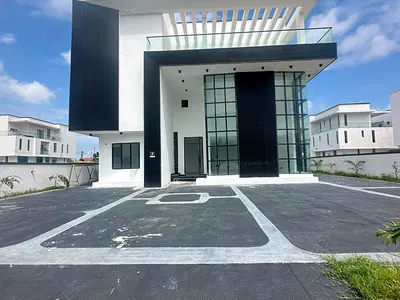 Luxurious 7-Bedroom Duplex