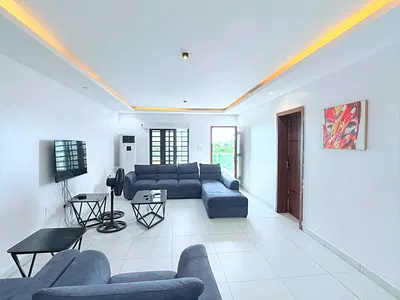 Luxury 2 Bedroom Spacious Penthouse House Apartment Available