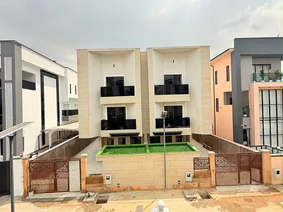 4 Bedroom Semi Detached + BQ