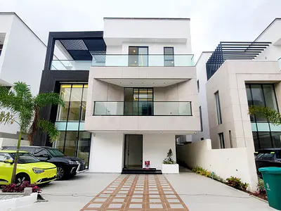Fully Detached 6 Bedroom Villa with 2 BQ'S with Cinema Room + New Ev