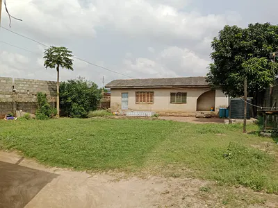 Solid 2-Bedroom Bungalow & 2 Mini Flats with Deed