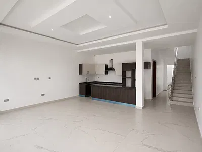 Spacious 4 Bedroom Terrace Duplex with a BQ on 2 Floors