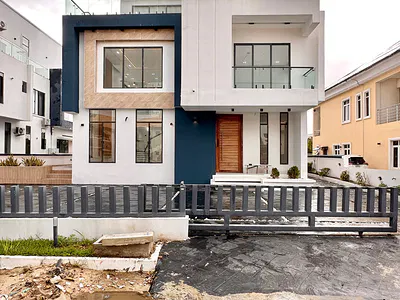 5 Bedroom Detached House