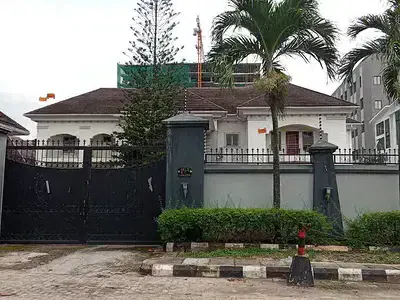 Luxury 5 Bedroom Fully Detached Mansion on 3, 500SQM with Pool, Guest