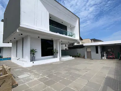 Luxurious 5 Bedeoom Detached Duplex with BQ and Swimming Pool