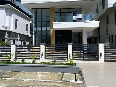 5 Bedroom Fully Detached
