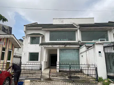 Well Maintained 4bedroom Semi Detached with Penthouse