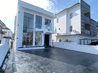 A Well Maintained & Capacious 5 Bedroom Fully Detached Duplex