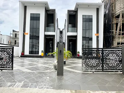 5 Bedroom Detached House