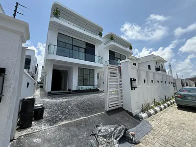 5 Bedroom Detached House