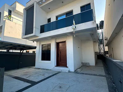 Contemporary 4 Bedroom Detached Duplex