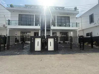 Luxury 4 Bedroom Semi Detached