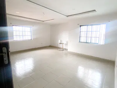 A Well Maintained Spacious 2 Bedroom Flat
