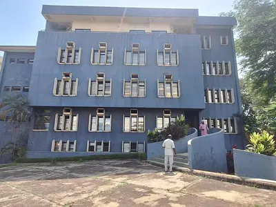 Fully Vacant and Strategically Located Office Complex