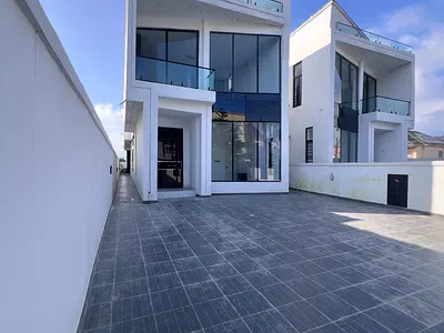 5 Bedroom Detached Duplex