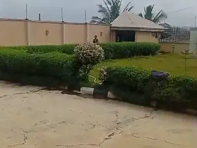 4 Bedroom on Full Plot Very Standard