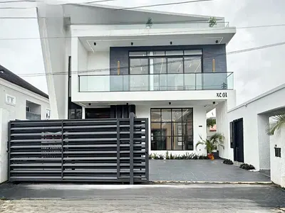 Luxury 5 Bedroom Detached Duplex Pool & BQ