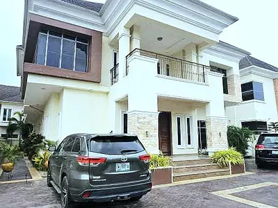 Luxury 7 Bedroom Fully Detached House