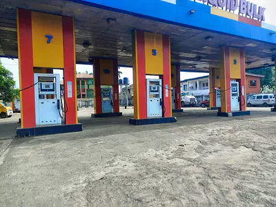 12 Pumps of PMS, Ago and DPK with Ample Space for Vehicular Navigation