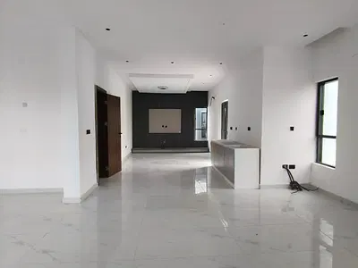 Luxury Serviced 2 Bedroom Penthouse with Double Balcony