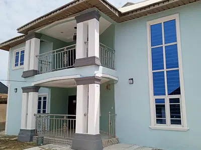 5bedroom Duplex 2flats of 3bedrooms Each 60FT by 100FT Land