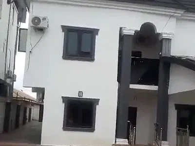 4 Bedroom Duplex with 5 Toilets, 70FT by 106FT Land