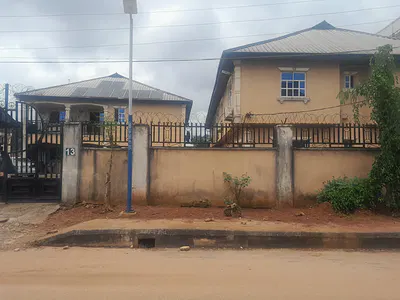 Neat 6 Flats of 3 Bedrooms Fully Occupied with Tenants 100FT by 100FT — Airport Road GRA Opposite First Bank, Benin, Oredo, Edo