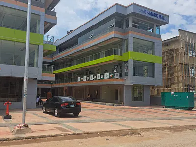 Strategic Shop Spaces in Modern Shopping Mall