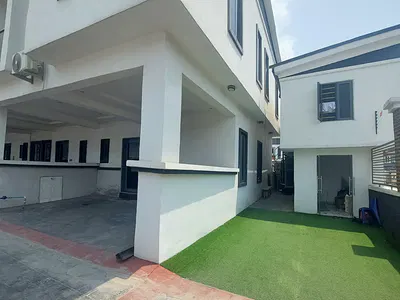 New Spacious 3 Bedroom Terrace Duplex with BQ*