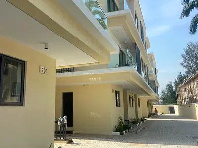 5 Bedroom Detached Duplex with a BQ