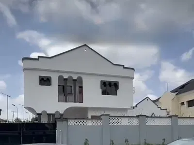 Spacious 6 Bedroom House