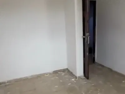 Upstairs Room Selfcon Inside a Shared Apartment{ Video}