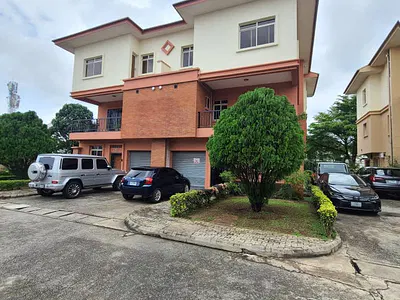5 Bedroom Semi Detached Duplex with 2 BQS, Gym, Cinema, Tennis Court
