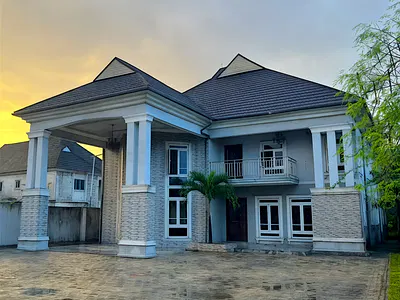 8 Bedroom Duplex for Office & Residential Use in an Estate