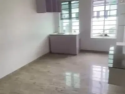 Well Maintained 2BRM Flat Apartment with an Open Plan Kitchen