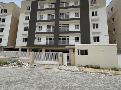 Luxury Serviced 2 Bedroom Apartment with Lifts