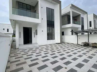 Contemporary 4 Bedroom Fully Detached Duplex.
