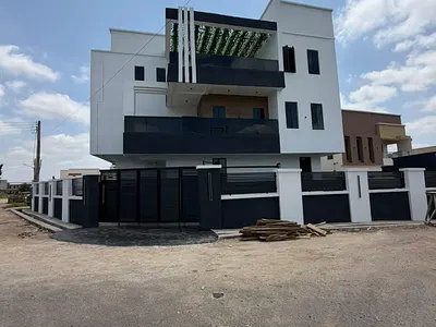 Luxury 5 Bedroom Detached Duplex with Penthouse — Ibadan, Oyo
