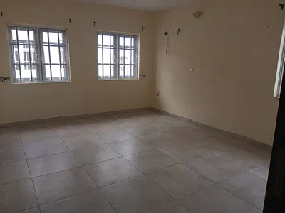Massive 4-Bedroom Maisonette