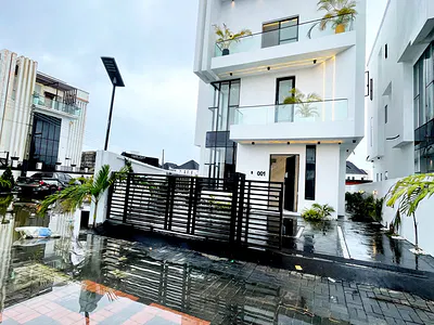 Luxurious 4 Bedroom Fully Detached Duplex